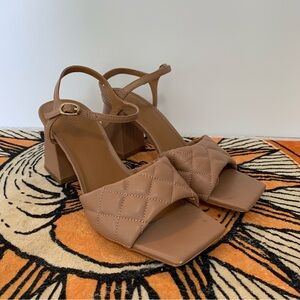 OPEN EDIT TAN BLOCK HEEL 6.5 US